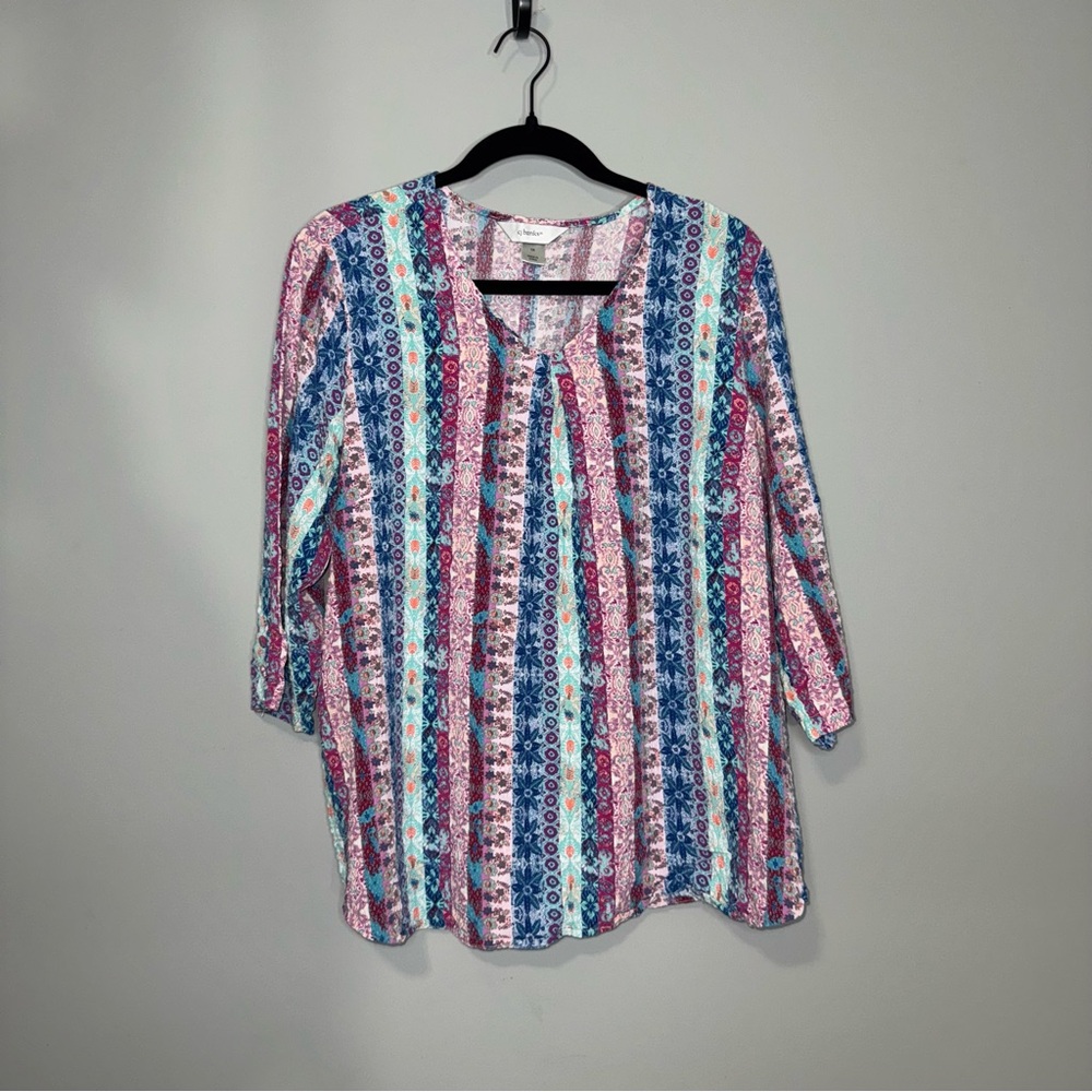 CJ Banks Womens 1X Blouse Blue Pink Floral Geometric Stripe 3/4 Sleeve V Neck‎